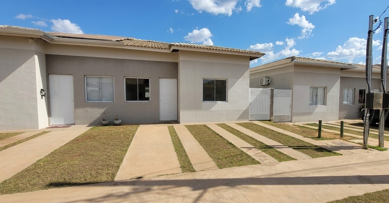 Casa em condomínio com lazer